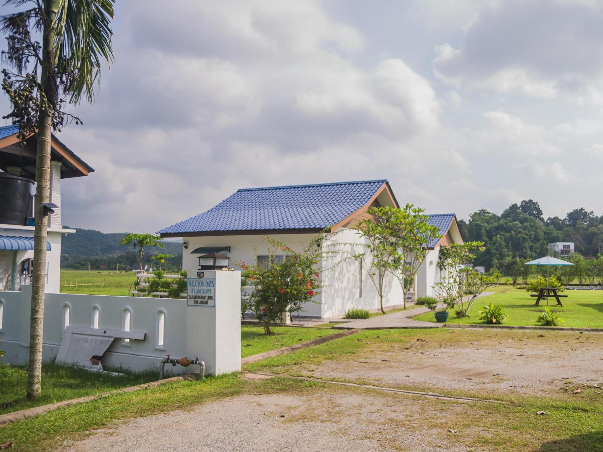 Halcyon Days @ Langkawi Apartman Pantai Cenang  Kültér fotó